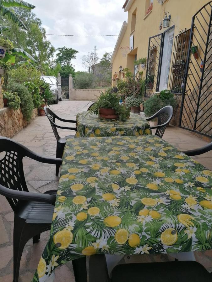 ל'אמפולה Alojamiento Rural Masia Valldeperez מראה חיצוני תמונה