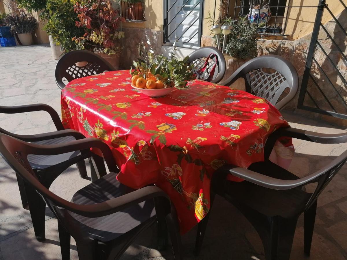 ל'אמפולה Alojamiento Rural Masia Valldeperez מראה חיצוני תמונה